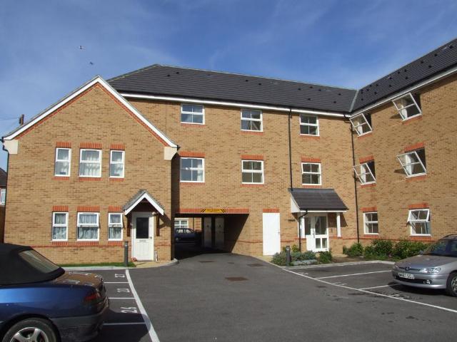 WOKING 2 bed flat to rent £1,550 pcm £358 pw