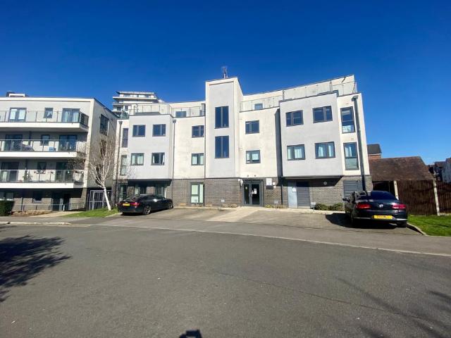 Woking 2 bed flat to rent £1,725 pcm £398 pw