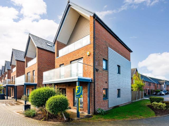 Woking GU22, Westfield, Woking, 4 bed detached house to rent, £2,800 pcm | PrimeLocation