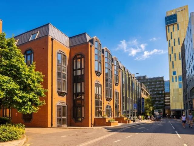 Woking, Surrey GU21, 1 bed flat to rent, £1,450 pcm | PrimeLocation
