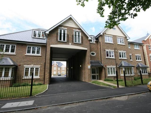 Woking, Surrey GU21, 1 bed flat to rent, £1,450 pcm | PrimeLocation