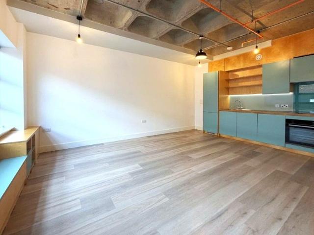 Woking, Surrey GU21, 1 bed flat to rent, £1,450 pcm | PrimeLocation