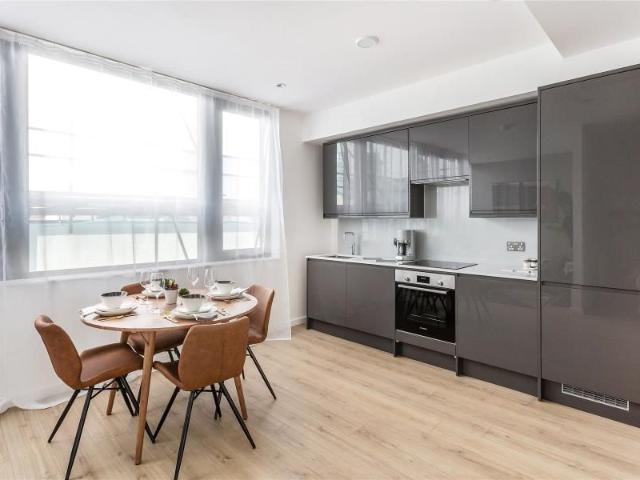 Woking, Surrey GU21, Studio to rent, £1,300 pcm | PrimeLocation