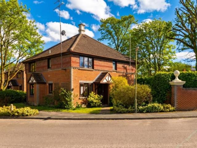 Woking, Surrey GU22, 1 bed end terrace house to rent, £1,395 pcm | PrimeLocation