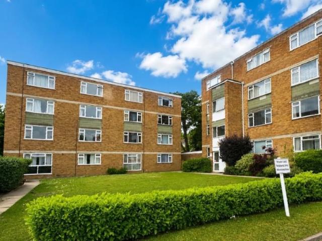 Woking, Surrey GU22, 2 bed flat to rent, £1,450 pcm | PrimeLocation