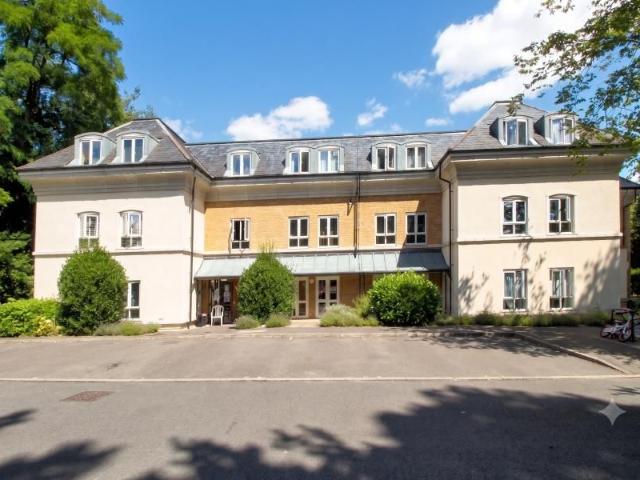 Woking, Surrey GU22, 2 bed flat to rent, £1,600 pcm | PrimeLocation