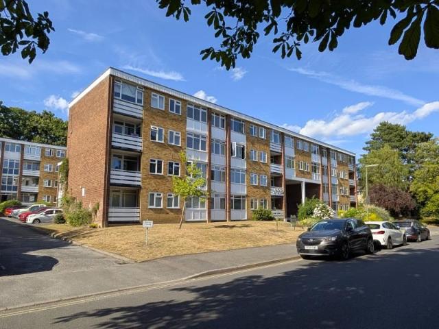 Woking, Surrey GU22, 2 bed flat to rent, £1,675 pcm | PrimeLocation