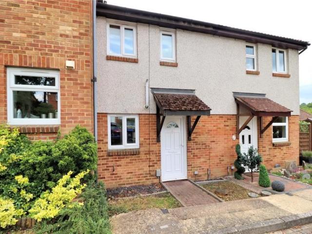 Woking, Surrey GU22, 2 bed property to rent, £1,750 pcm | PrimeLocation