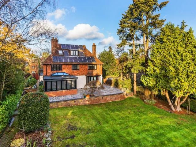 Woking, Surrey GU22, 4 bed detached house to rent, £3,600 pcm | PrimeLocation