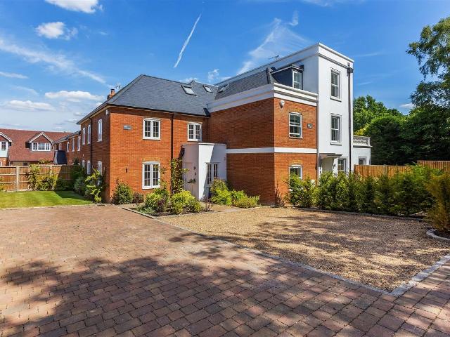 Woking Road, Jacobs Well GU4, 4 bed property to rent, £5,500 pcm | PrimeLocation