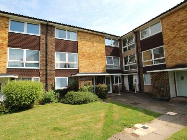 Wokingham Road, Berkshire RG42 2 bed apartment to rent £1,400 pcm £323 pw