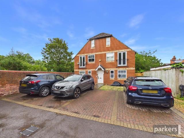 Wokingham Road, Berkshire RG6 1 bed apartment to rent £1,200 pcm £277 pw