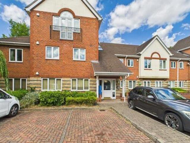 Wokingham Road, Gray Place, Bracknell, 2 Bedroom Apartment