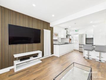 Wokingham Road, Reading, Berkshire, RG6 3 bed apartment to rent £2,200 pcm £508 pw