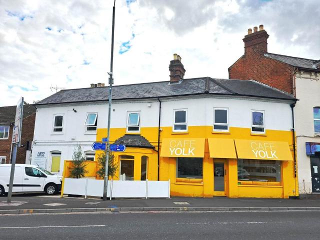 Wokingham Road, Reading RG6 1 bed flat to rent £1,150 pcm £265 pw