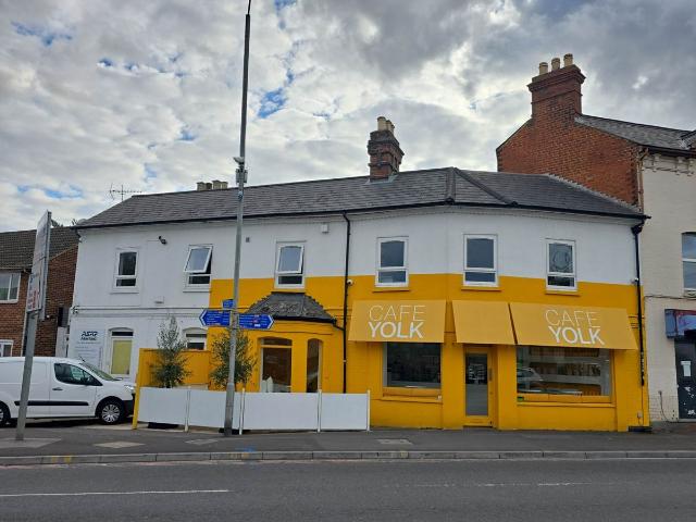 Wokingham Road, Reading RG6, 1 bed flat to rent, £1,295 pcm | PrimeLocation