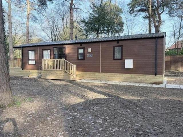 Wokingham RG40 2 bed house to rent £1,650 pcm £381 pw