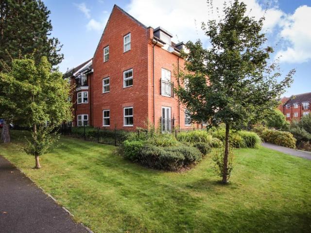 Wokingham RG41 2 bed apartment to rent £1,500 pcm £346 pw