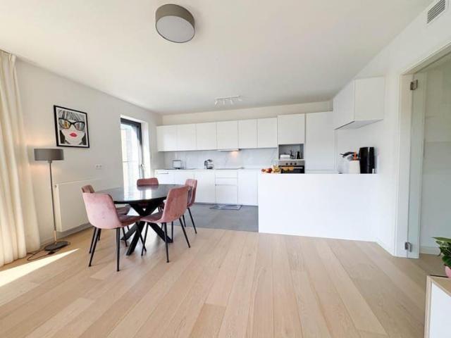 WOLUWE SAINT LAMBERT APARTMENT 3 BDRS/1 BTH/1 SHOWER ROOM