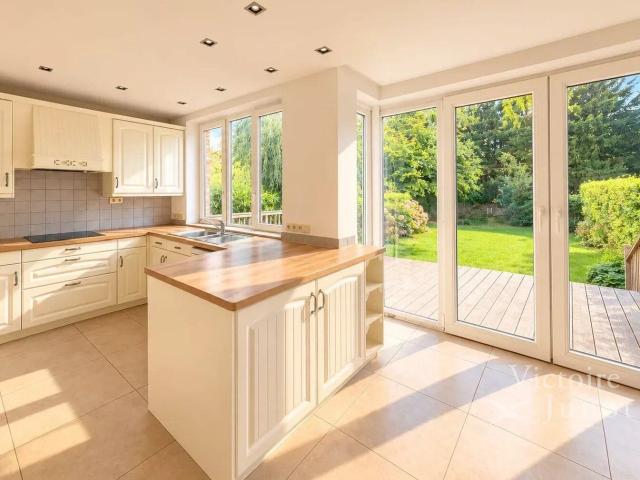 Woluwe Saint Pierre: 5 Bedroom House with Terrace