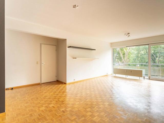 WOLUWE SHOPPING: 2 BEDROOM APARTMENT: WEST FACING TERRACE