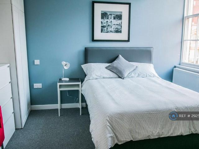 Wolverhampton St, Dudley, DY1 Studio to rent £675 pcm £156 pw