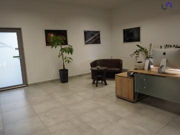 Atrakcyjny biurowiec 4222 m2 z najemcami w Wolbromiu