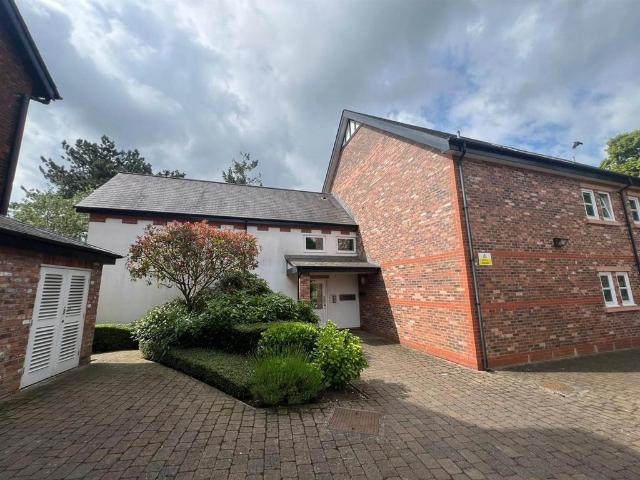 Wolf Grange, Altrincham 2 bed apartment to rent £1,450 pcm £335 pw