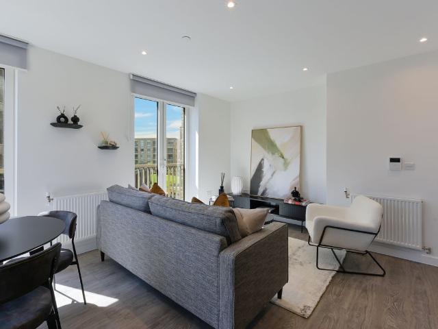 Wolff House, Ridgeway Views, London NW7, 2 bed flat to rent, £2,250 pcm | PrimeLocation