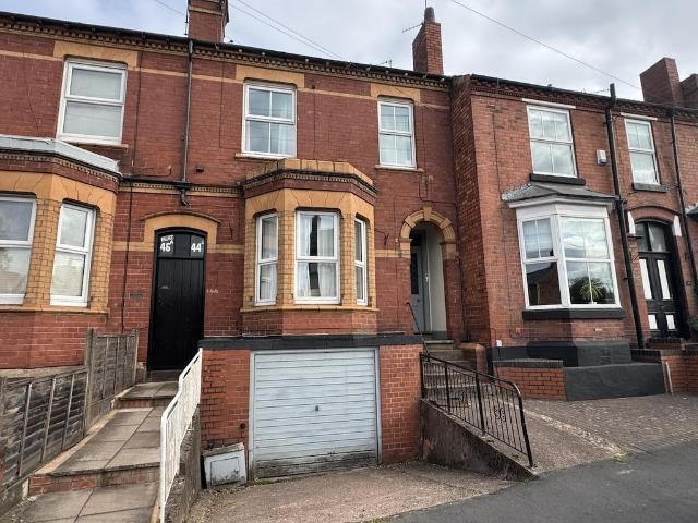 WOLLASTON High Street 1 bed flat to rent £750 pcm £173 pw