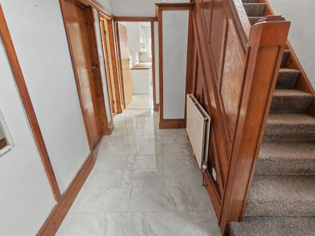 Wollaton Road, Nottingham NG8, 3 bed property to rent, £1,450 pcm | PrimeLocation