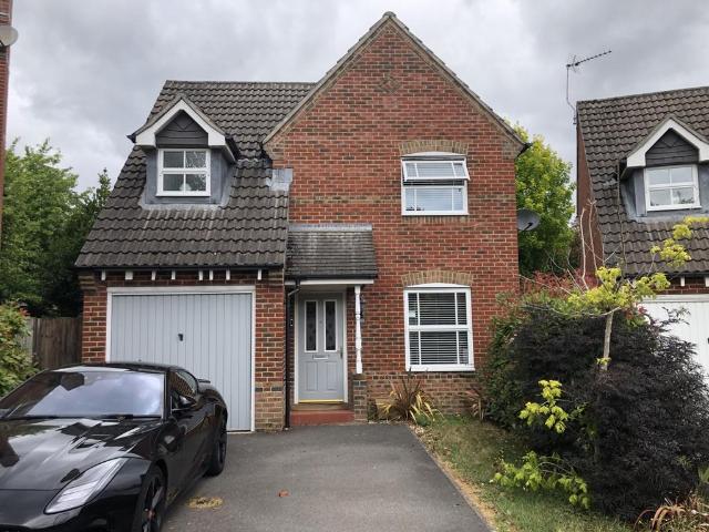Wollaton Road, Ferndown, Dorset, BH22 3 bed detached house to rent £1,800 pcm £415 pw