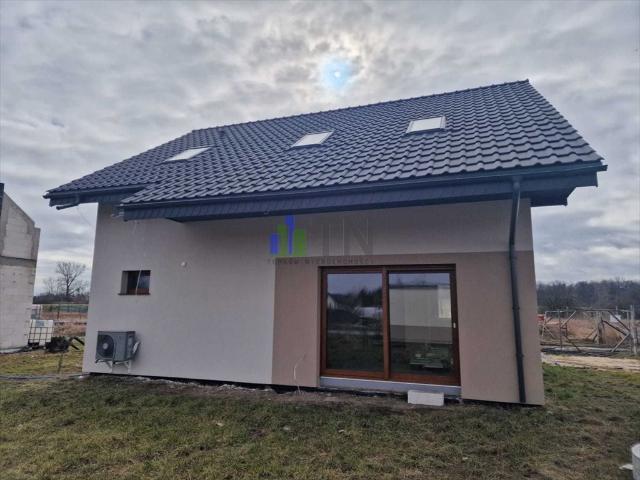 Wolnostojący dom 134 m² z garażem, bez prowizji!