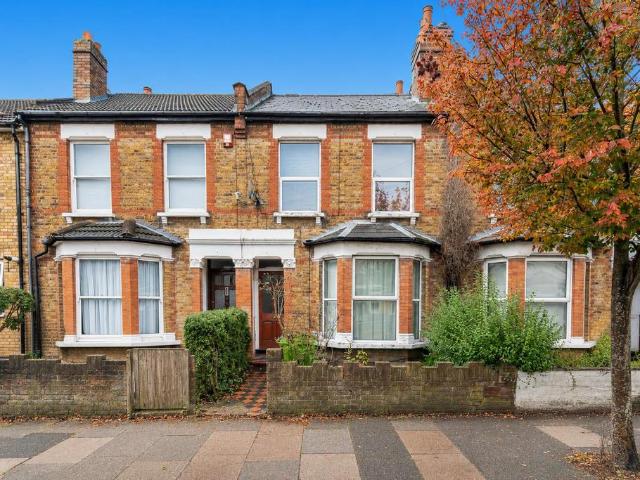 Wolseley Road, Harrow Studio to rent £1,045 pcm £241 pw
