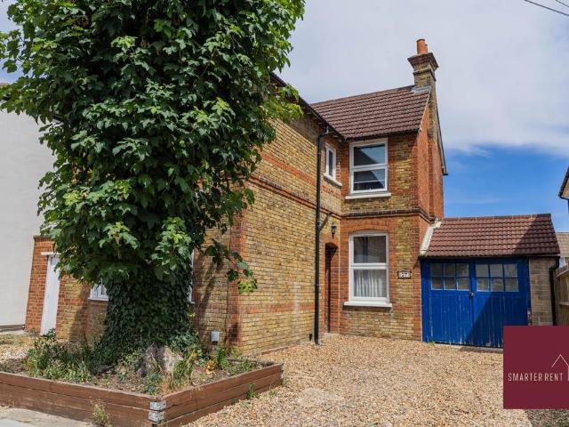 Wolsey Road, Ashford TW15 3 bed house to rent £4,600 pcm £1,062 pw