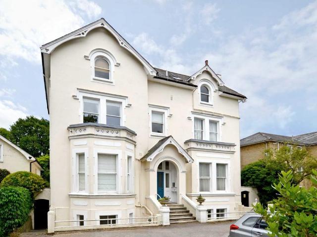 Wolsey Road, East Molesey KT8 Studio to rent £1,195 pcm £276 pw