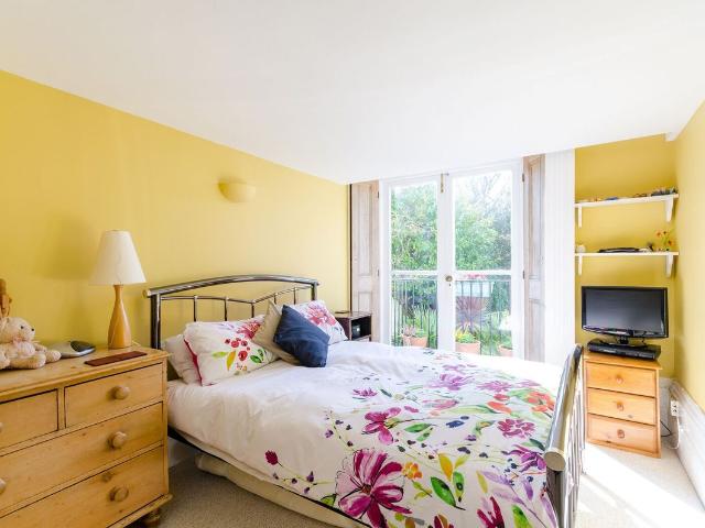 Wolsey Road, East Molesey KT8, 2 bed flat to rent, £2,050 pcm | PrimeLocation