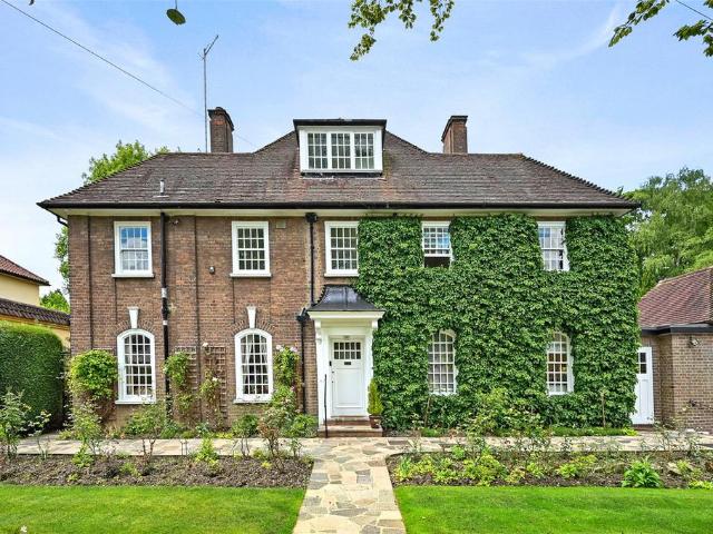 Wolsey Road, Northwood, Middlesex, HA6 6 bed detached house to rent £5,750 pcm £1,327 pw
