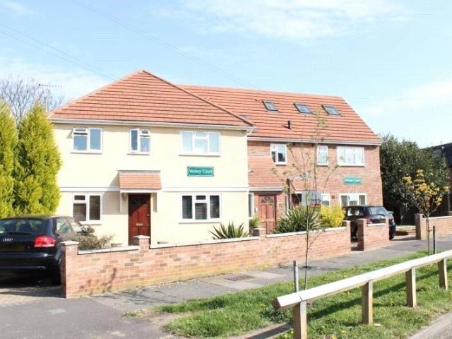 Wolsey Road, Sunbury on Thames. 2 bed apartment to rent £1,600 pcm £369 pw