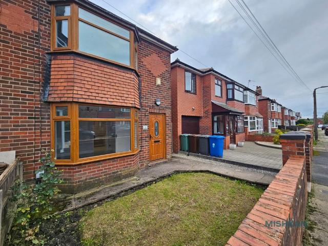 Wolstenholme Avenue, Bury 2 bed semi detached house to rent £1,000 pcm £231 pw