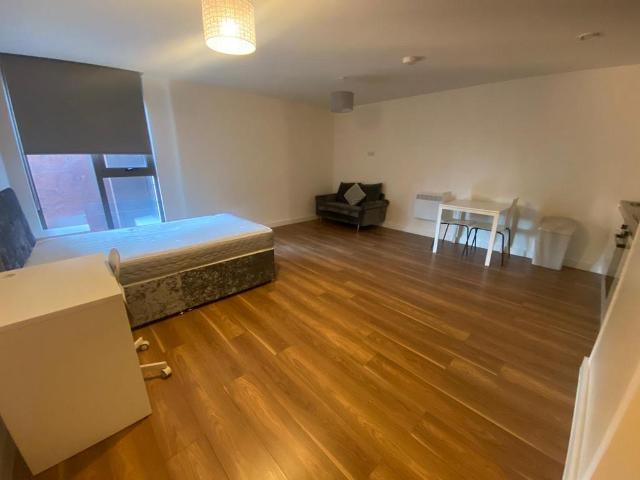 Wolstenholme Square, Liverpool L1 Studio to rent £795 pcm £183 pw