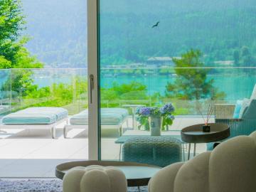 SEEWOHNUNG am WÖRTHERSEE mit gigantischer Seeblickterrasse Seezugang Outdoorpool Fitness & Sauna in den Bellevue Residenzen