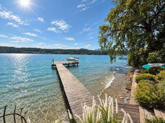 Wörtherseewohnung mit privatem Seezugang und traumhaftem Seeblickgarten