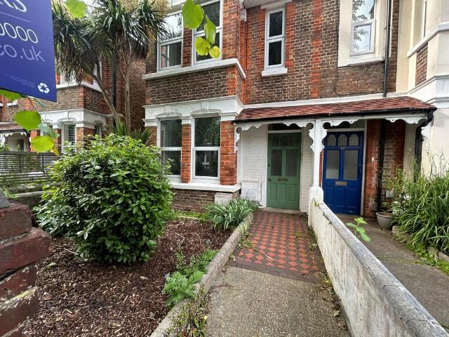 Worthing, BN11 1 bed flat to rent £1,175 pcm £271 pw