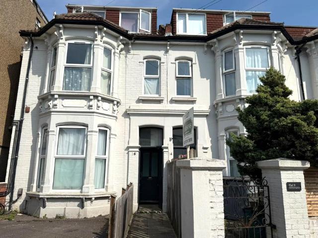 Worthing Road, Southsea Unfurnished 2 bed ground floor flat to rent £1,195 pcm £276 pw