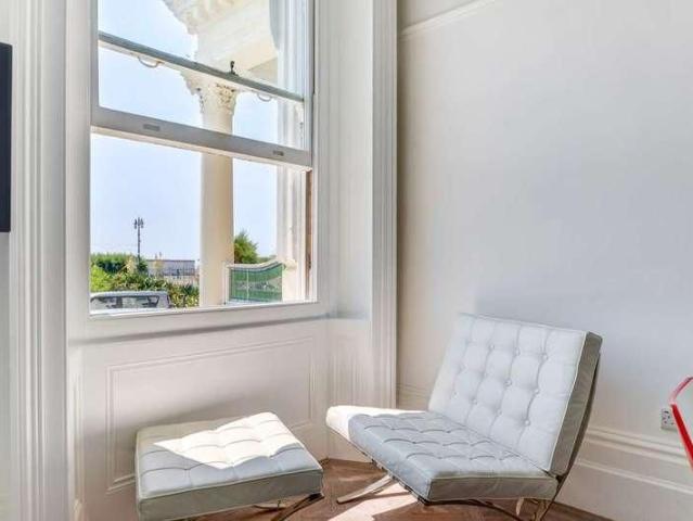 Worthing Seafront Apartment. Iconic Heene Terrace, BN11