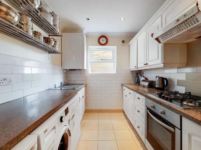Worthington Road, Surbiton, KT6 5 bed house to rent £3,800 pcm £877 pw