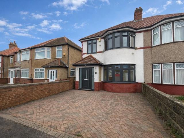 Worton Gardens, Greater London TW7 4 bed semi detached house to rent £2,900 pcm £669 pw