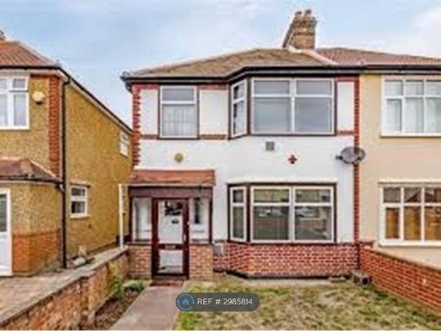 Worton Gardens, Isleworth TW7, 4 bed semi detached house to rent, £2,800 pcm | PrimeLocation