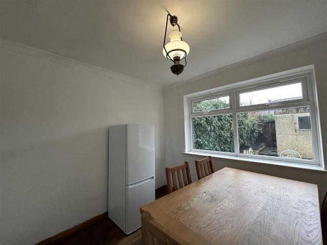 Worton Road, Isleworth TW7, 4 bed property to rent, £2,300 pcm | PrimeLocation